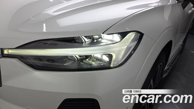 Volvo XC60 2023 — photo 8