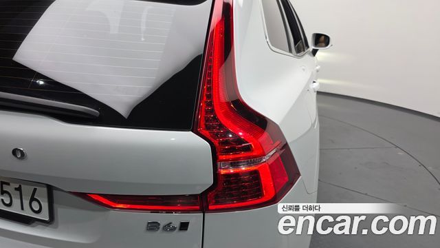 Volvo XC60 2023 — photo 9