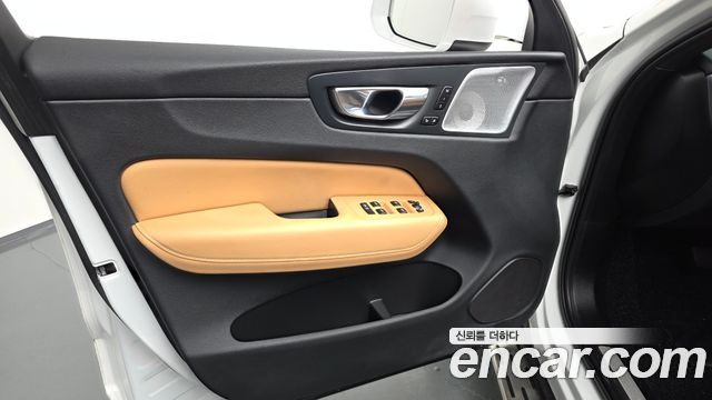 Volvo XC60 2023 — photo 14