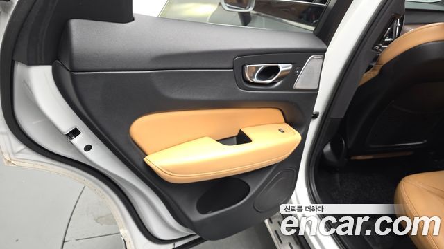 Volvo XC60 2023 — photo 15