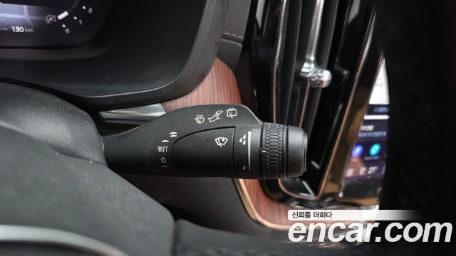 Volvo XC60 2023 — photo 28