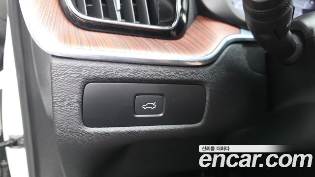 Volvo XC60 2023 — photo 31