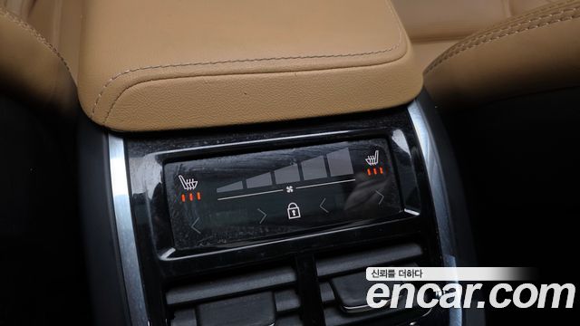 Volvo XC60 2023 — photo 32