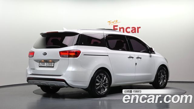 Kia Canival 2017 — photo 2