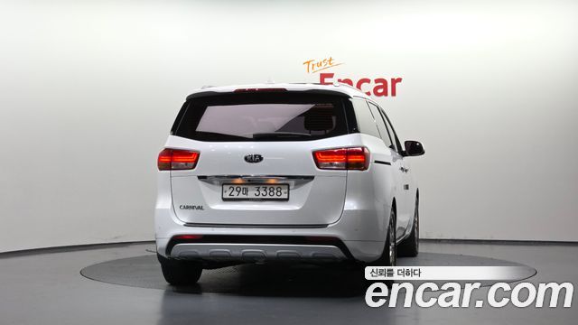 Kia Canival 2017 — photo 4