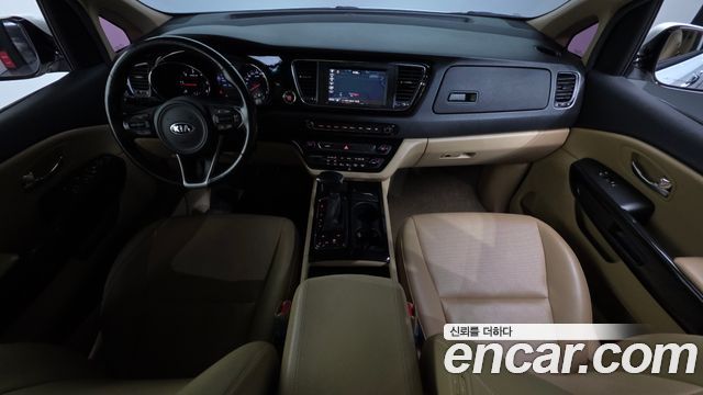 Kia Canival 2017 — photo 10