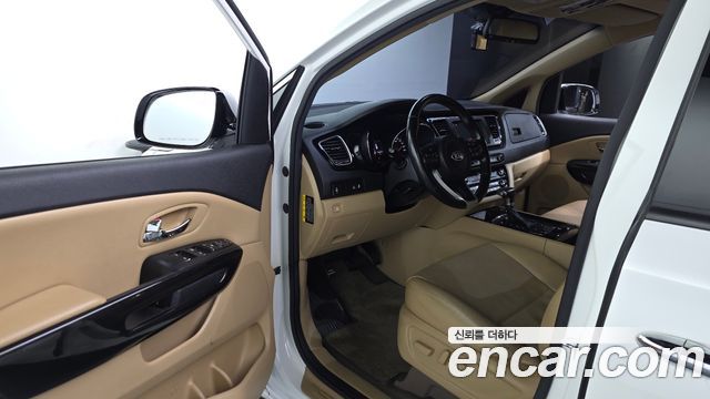 Kia Canival 2017 — photo 13