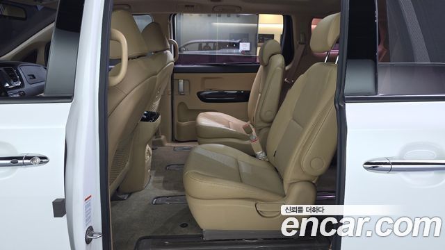 Kia Canival 2017 — photo 18