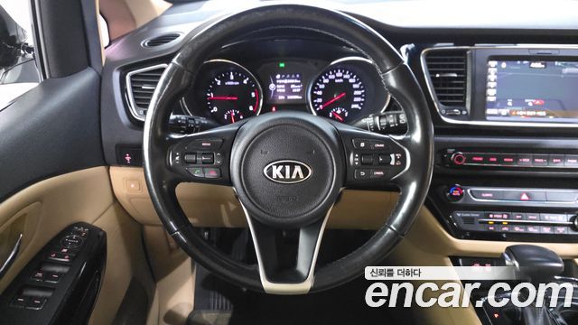 Kia Canival 2017 — photo 19