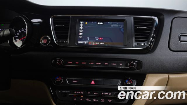 Kia Canival 2017 — photo 20