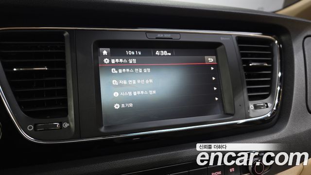 Kia Canival 2017 — photo 22