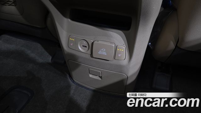 Kia Canival 2017 — photo 24