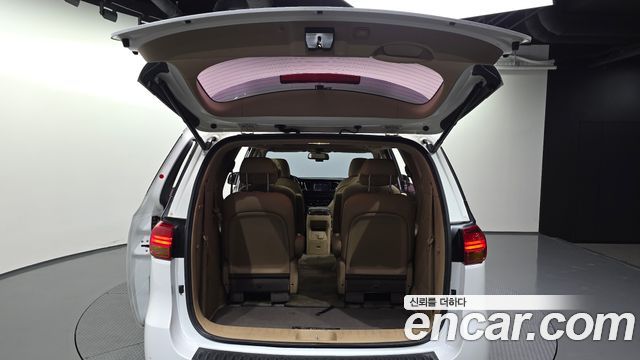 Kia Canival 2017 — photo 26