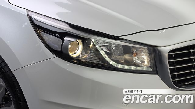 Kia Canival 2017 — photo 8