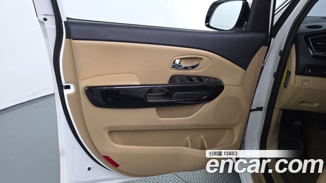 Kia Canival 2017 — photo 14