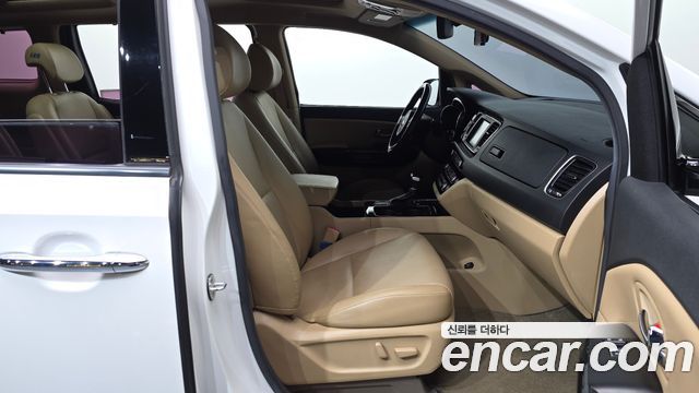 Kia Canival 2017 — photo 16