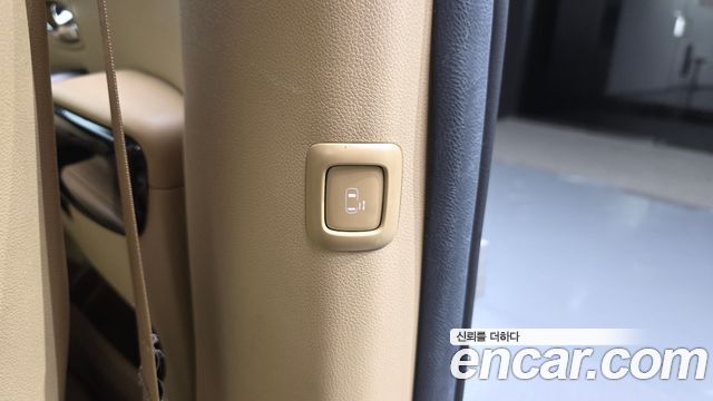 Kia Canival 2017 — photo 32
