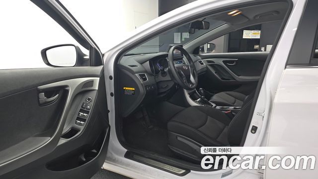 Hyundai AVANTE 2015 — photo 10