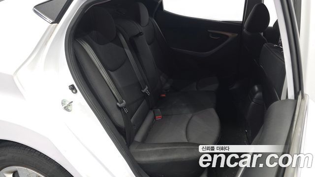 Hyundai AVANTE 2015 — photo 12