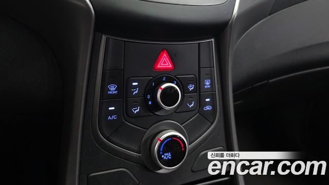 Hyundai AVANTE 2015 — photo 17