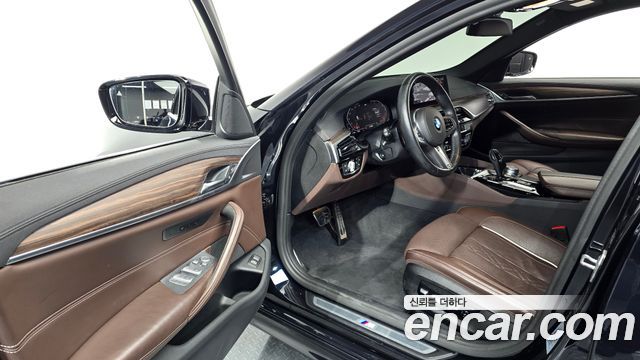 BMW 5-Series 2020 — photo 10