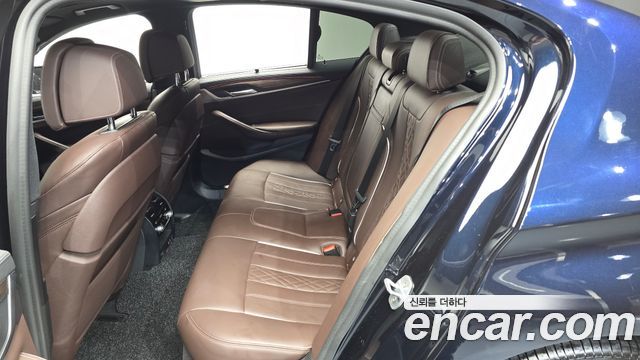 BMW 5-Series 2020 — photo 11