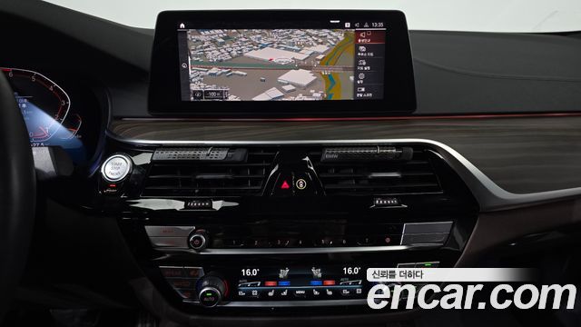 BMW 5-Series 2020 — photo 12