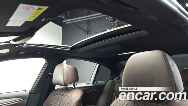 BMW 5-Series 2020 — photo 17