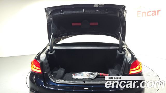 BMW 5-Series 2020 — photo 19