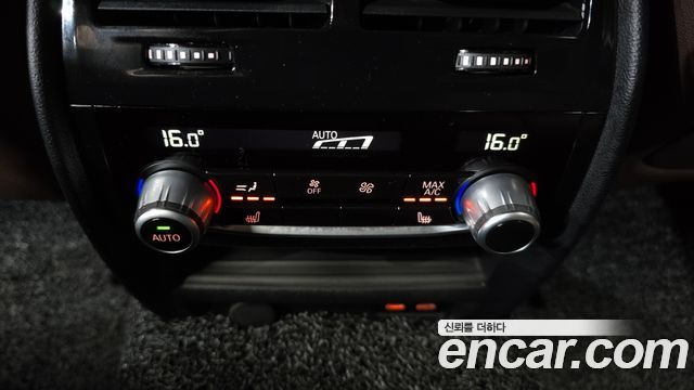 BMW 5-Series 2020 — photo 20