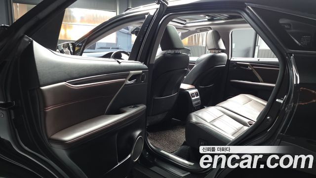 Lexus RX 2019 — photo 16