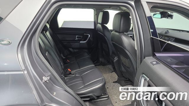 Land Rover Discovery Sport 2016 — photo 11