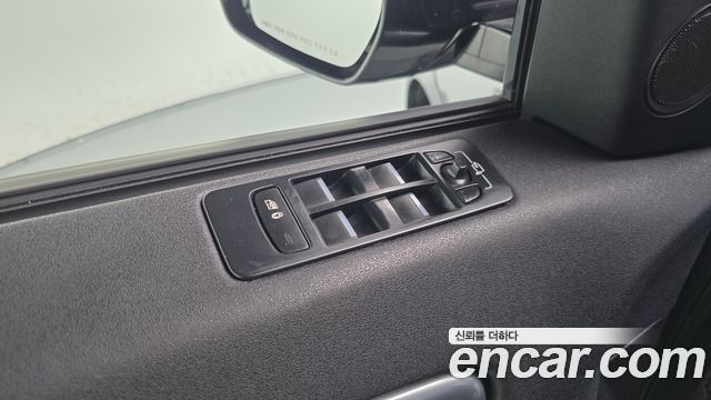 Land Rover Discovery Sport 2016 — photo 17