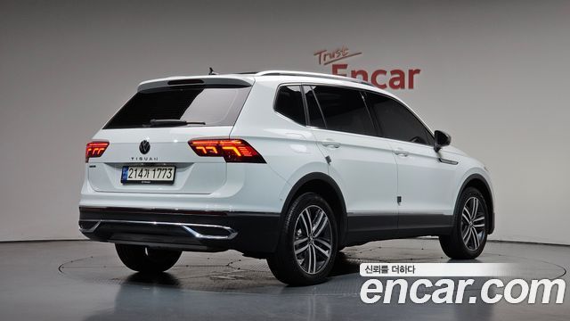 Volkswagen Tiguan 2023 — photo 2