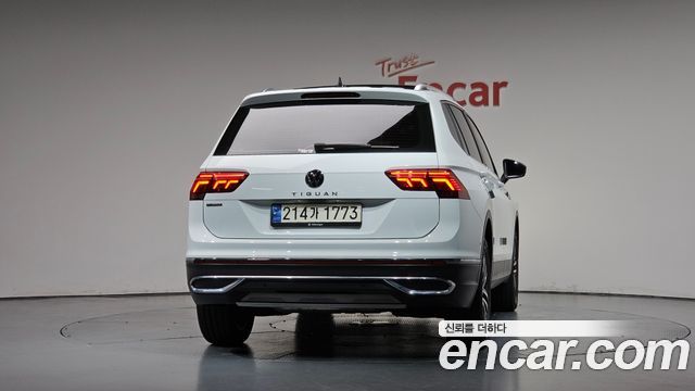Volkswagen Tiguan 2023 — photo 4