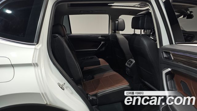 Volkswagen Tiguan 2023 — photo 17