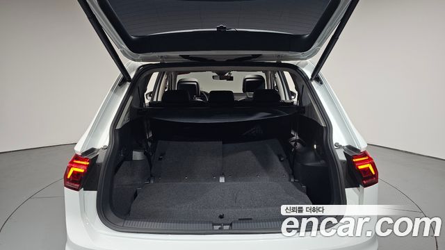Volkswagen Tiguan 2023 — photo 26