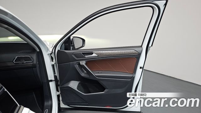 Volkswagen Tiguan 2023 — photo 14