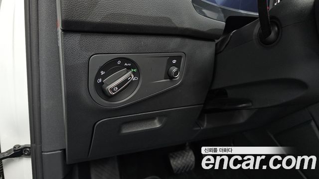 Volkswagen Tiguan 2023 — photo 28