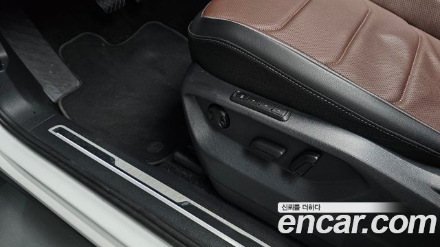 Volkswagen Tiguan 2023 — photo 38