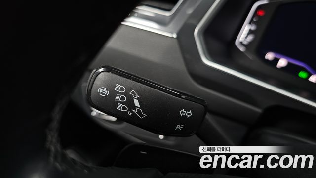 Volkswagen Tiguan 2023 — photo 42