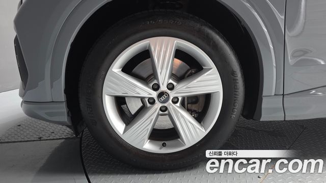 Audi Q4 e-tron 2023 — photo 5