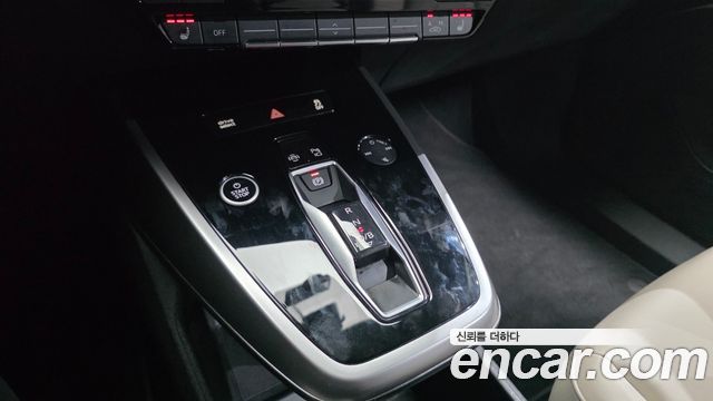 Audi Q4 e-tron 2023 — photo 12