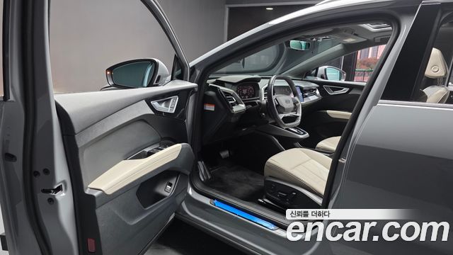 Audi Q4 e-tron 2023 — photo 13