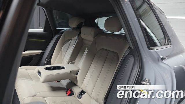 Audi Q4 e-tron 2023 — photo 18