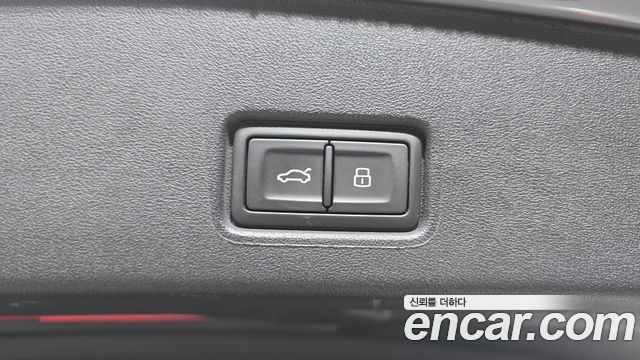 Audi Q4 e-tron 2023 — photo 22