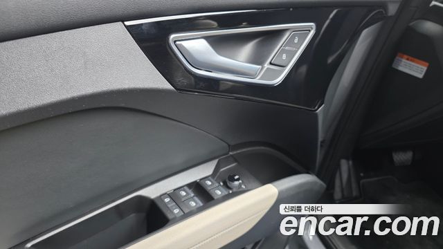 Audi Q4 e-tron 2023 — photo 24
