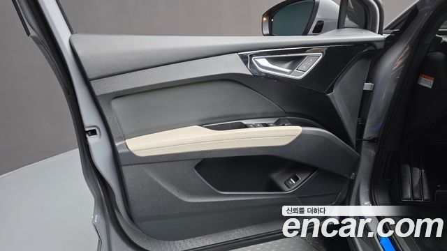 Audi Q4 e-tron 2023 — photo 14