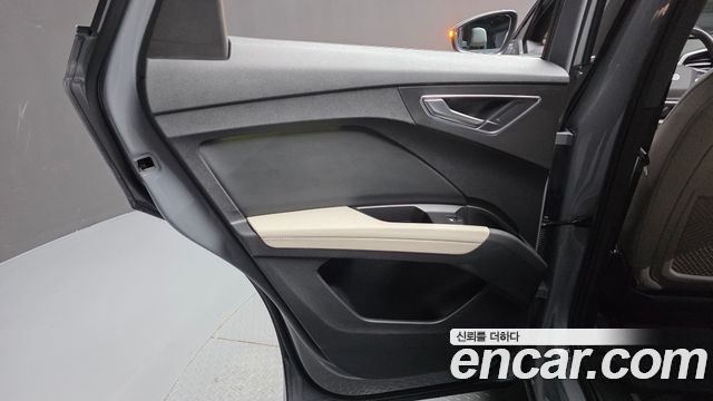 Audi Q4 e-tron 2023 — photo 15