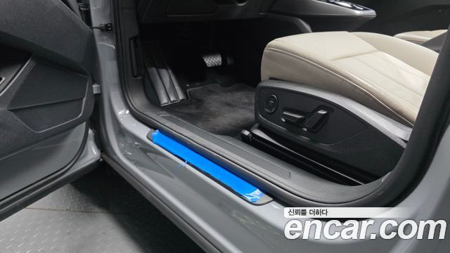 Audi Q4 e-tron 2023 — photo 30